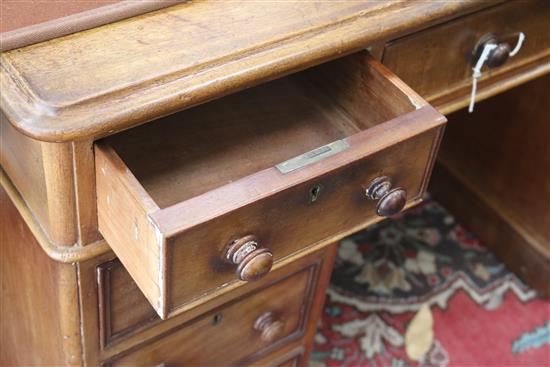 A Victorian mahogany pedestal desk fitted nine short drawers, W.122cm
